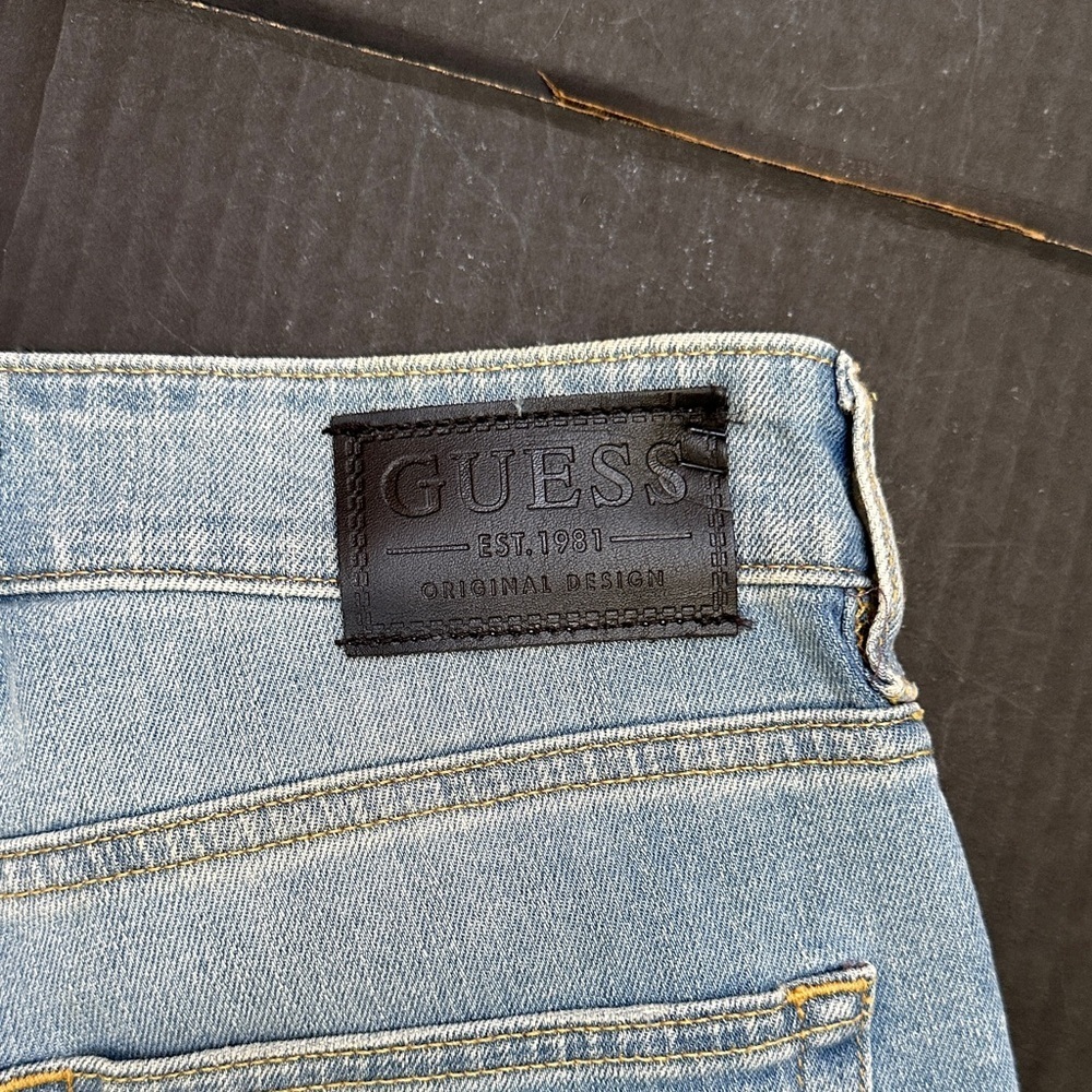 New Guess Men's Slim tapered Jeans in Light Blue Sz 32 - Picture 9 of 12